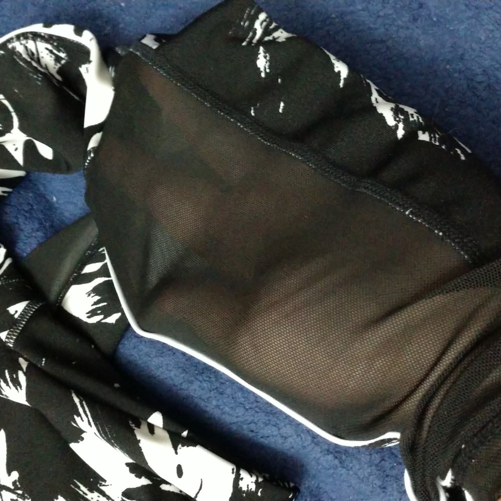Nicole Miller Sport Leggings Black White Graffiti Print Mesh Calves Small - Picture 8 of 13